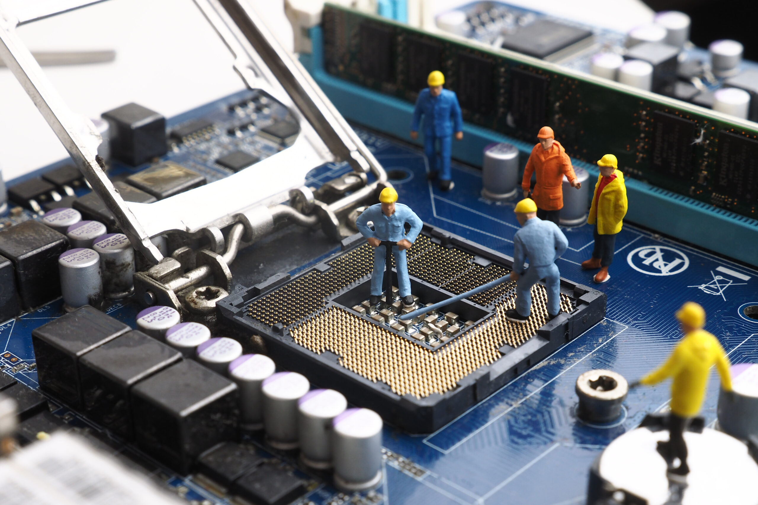 icon image of technicians repairing CPU