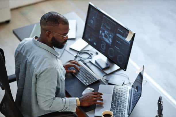 IT support technician in Fresno providing IT support to small businesses in Fresno